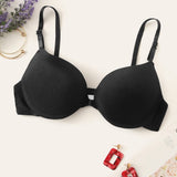 Dámská ležérní push-up podprsenka z černé látky s mírným strečem a vyztuženými detaily.